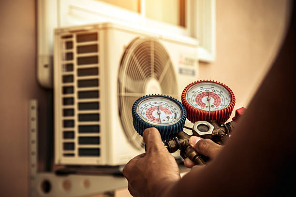Professional Hvac technician working in Donnelsville, OH